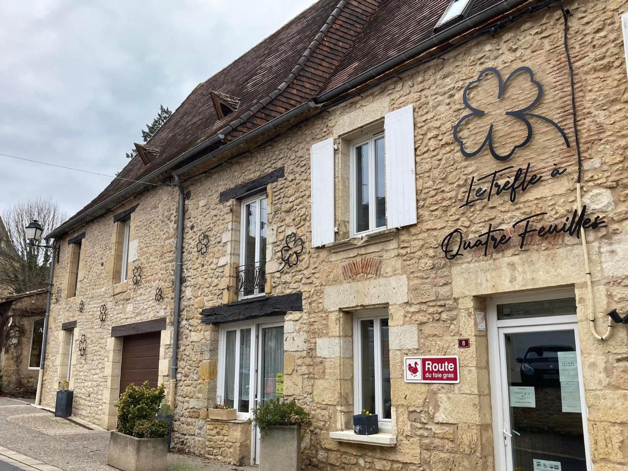 Le Trefle A Quatre Feuilles Hotel Siorac-en-Perigord Exterior photo